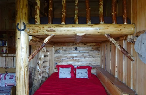 Lafarre Bed & Breakfast | Guest Room 'Le Ranch' with Mountain View, Shared Garden and Wi-Fi