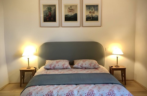 Iholdy Bed & Breakfast | Guest Room 'Olceiry' with Mountain View, Private Garden and Wi-Fi