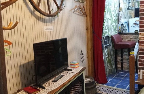 Rossillon Bed & Breakfast | Guest Room "Room - Les loups bleus" with Air Conditioning