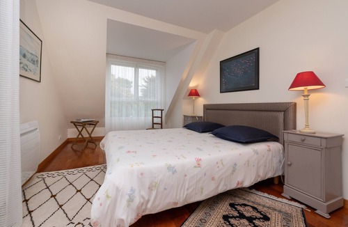 La Trinite-sur-Mer Bed & Breakfast | Guest Rooms 'La Trinité-sur-mer' with Private Terrace, Shared Garden and Wi-Fi