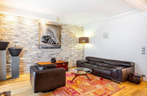 Hopital Saint-Louis Apartment | GuestReady - Modern Delight near Attractions