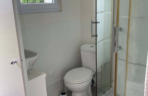 Saint-Pee-sur-Nivelle Apartment | Guestroom