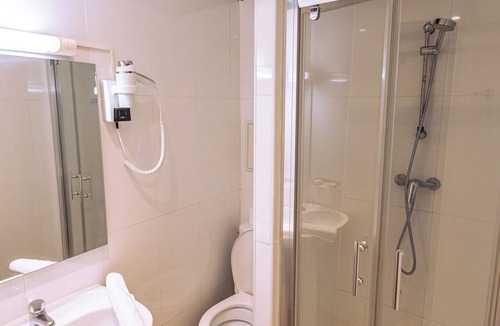 Hopital Saint-Louis Hotel | Hôtel Aix Europe