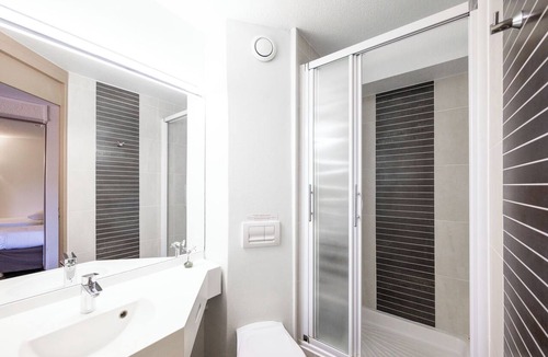 Claix Hotel | Hôtel des Trois Massifs, Grenoble Sud Claix