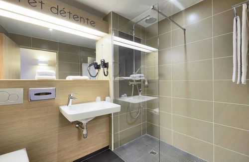 Beaucouze Hotel | Hôtel Kyriad Angers Ouest Beaucouzé