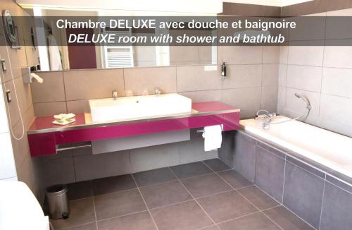 Rodez Hotel | HÔTEL LA FERME DE BOURRAN - RODEZ - parking privé avec bornes pour voitures électriques