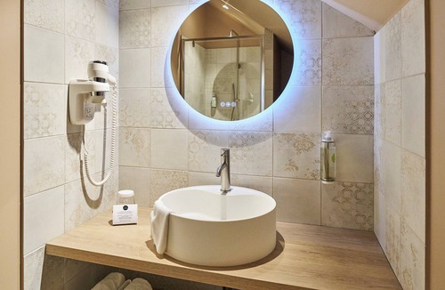 Saint-Berthevin Hotel | Hôtel Le Corbusson Laval Ouest