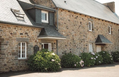 Ploufragan Hotel | Hôtel Les Voisins Beaucemaine