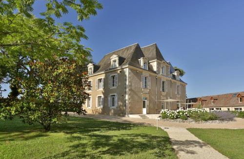 Rouffignac-Saint-Cernin-de-Reilhac Hotel | Hôtel & Restaurant - Le Manoir des Cèdres - piscine extérieure et climatisation