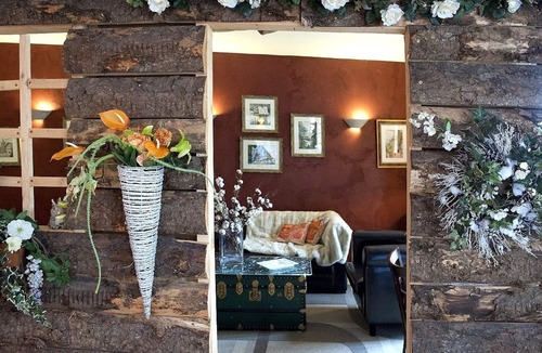 Hieres-sur-Amby Hotel | Hôtel Restaurant le Val d'Amby