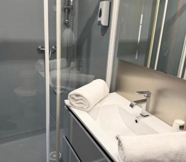 Ornans Hotel | Hôtel&Restaurant HDLV climatisées
