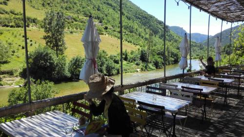Massegros Causses Gorges Hotel | Hôtel-Restaurant Le Parisien