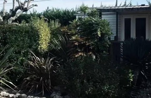 Fumel House | H5 Mobile Home, 2 bedrooms, large terrace, sleeps 4