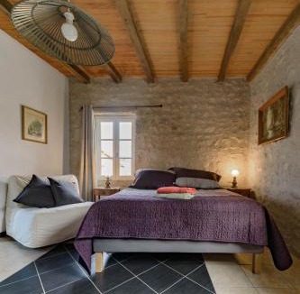 Charroux House | Hameau Grande Varenne - Gites de charme avec piscine