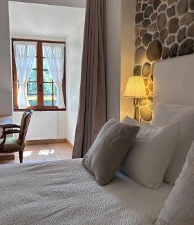 Treffort House | Happy Shelter au Château d'Herbelon