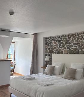 Treffort House | Happy Shelter au Château d'Herbelon