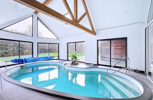 Saint-Pierre-la-Vieille Villa | Harizou - Chalet & Piscine Intérieure