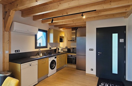 Queyrieres Ski Chalet | Hauts Gites du Meygal: 3 gîtes for 24 people :Reservations only on request