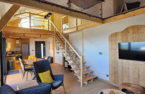 Queyrieres Ski Chalet | Hauts Gites du Meygal: 3 gîtes for 24 people :Reservations only on request
