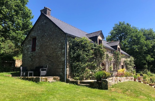 Langoelan Cottage | Haven of peace in central Brittany - 18th century Farmhouse with heated pool