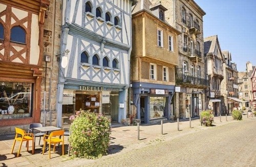 Guingamp Apartment | Havre Bleu, studio in the heart of Guingamp