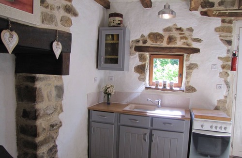 Gomene Cottage | High quality gite complex for up to 13 people.Spacious communal room Pool & WIFI