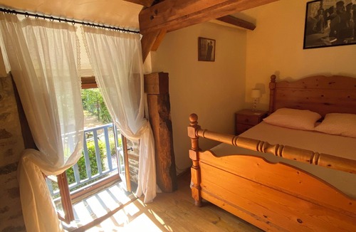 Gomene Bed & Breakfast | High-quality traditional Breton vacation rental in Gomene, with a pool, Wi-Fi, and gardens