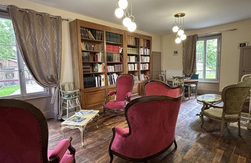 Jaligny-sur-Besbre Cottage | Historic 1830 Mansion with Spa, Games, Pets Allowed