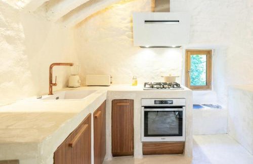 Saumane House | Historic Chestnut Kiln With Pool In The Cévennes