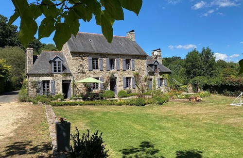 Plounevez-Moedec House | Historic country house on the river. Pink granite coast excursion destination