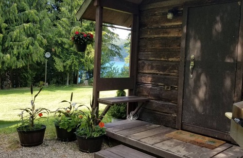 Blind Bay Cabin | Historic Log Cabin & with RV space at White Lake