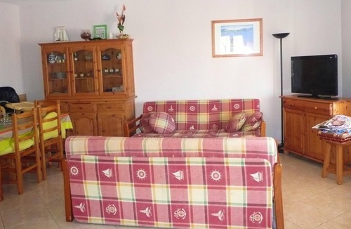 Saint-Hippolyte House | Homerez - House 3 km away from the beach for 7 ppl. with shared pool and terrace