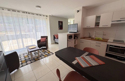 Saint-Georges-de-Luzencon Apartment | Holiday Home 'Le Mas De Campels' with Mountain View, Private Pool and Wi-Fi