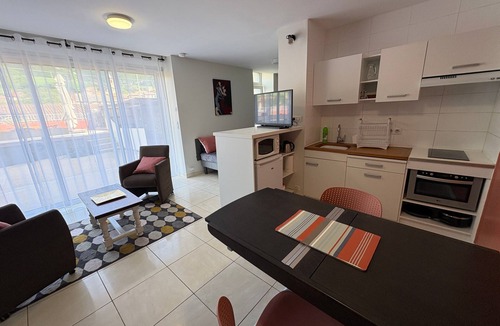 Saint-Georges-de-Luzencon Apartment | Holiday Home 'Le Mas De Campels' with Mountain View, Private Pool and Wi-Fi