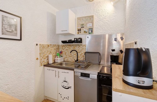 Saint-Crepin-et-Carlucet House | Holiday Home 'Au Relax N°10' with Shared Pool and Terrace