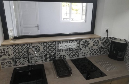 Montrond-les-Bains Apartment | Holiday Apartment "Dans Maison Atypique" with Wi-Fi