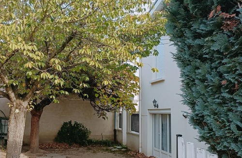 Montrond-les-Bains Apartment | Holiday Apartment "Dans Maison Atypique" with Wi-Fi