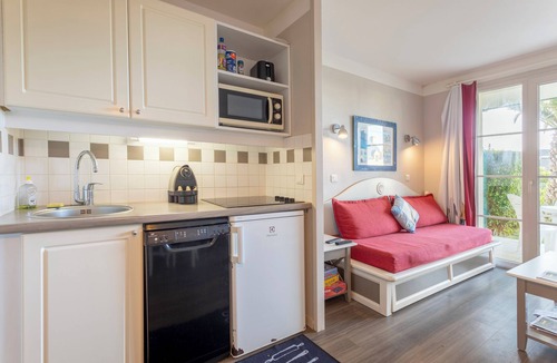 Guilvinec Apartment | Holiday Apartment "L'Eclose Cap Marine" with Sea View, Shared Heated Pool & Wi-Fi