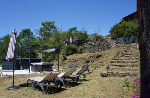 Saint-Ilpize Cottage | Holiday cottage. Vacation rental. Capacity 6 people. Rated 4*