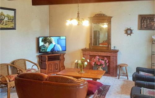 Le Cloitre-Saint-Thegonnec House | Holiday Home Rue Du Calvaire