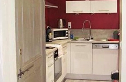 Saint-Julien-Chapteuil House | Holiday Home 'Le Capito Gite' with Shared Terrace, Private Garden and Wi-Fi