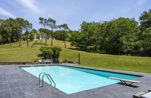 Saint-Martin-de-Seignanx House | Holiday Home 'Espace, Luxe, Calme Et Nature' with Mountain View and Air Conditioning