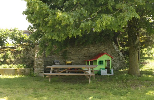 Saint-Romain-les-Atheux House | Holiday Home 'Gîte Du Pré Charmant' with Private Garden and Wi-Fi