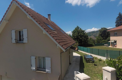 La Motte-d'Aveillans House | Holiday Home "La Matheysiene" with Private Garden & Wi-Fi