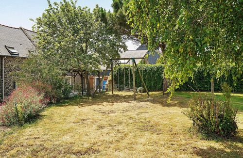 Saint-Cast-le-Guildo House | Holiday Home 'Gite Renouard' with Private Garden, Wi-Fi and Air Conditioning