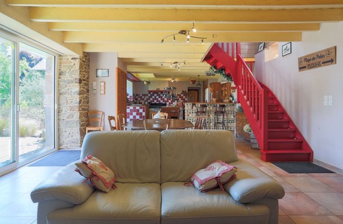 Plouha House | Holiday Home 3 min from Beach – Private Terrace, Fenced Garden, Sleeps 5