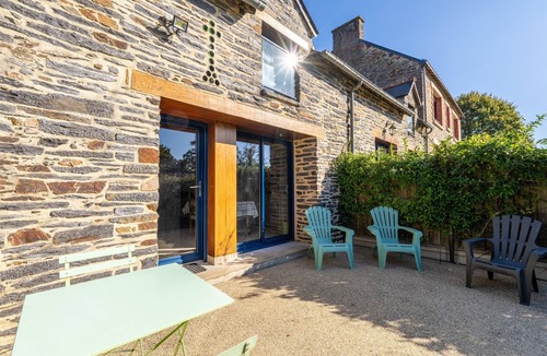 Saint-Just House | Holiday Home "4 Pers" with Private Terrace & Wi-Fi