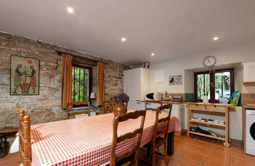 Saint-Nicolas des Eaux House | Holiday Home '6 Personnes' with Shared Terrace, Shared Garden and Wi-Fi