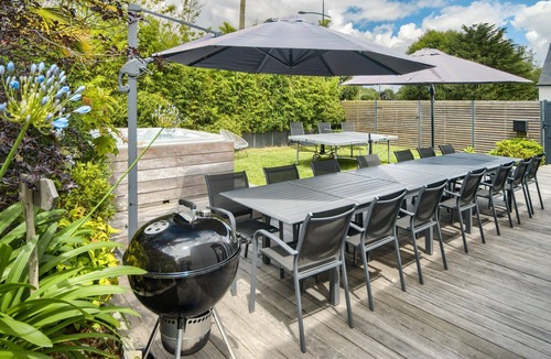 Brech House | Holiday Home 'An Alré - Piscine - Spa - Ciné' with Private Pool, Private Terrace and Wi-Fi