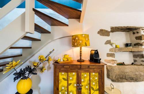 Tregunc House | Holiday Home Aven by Interhome